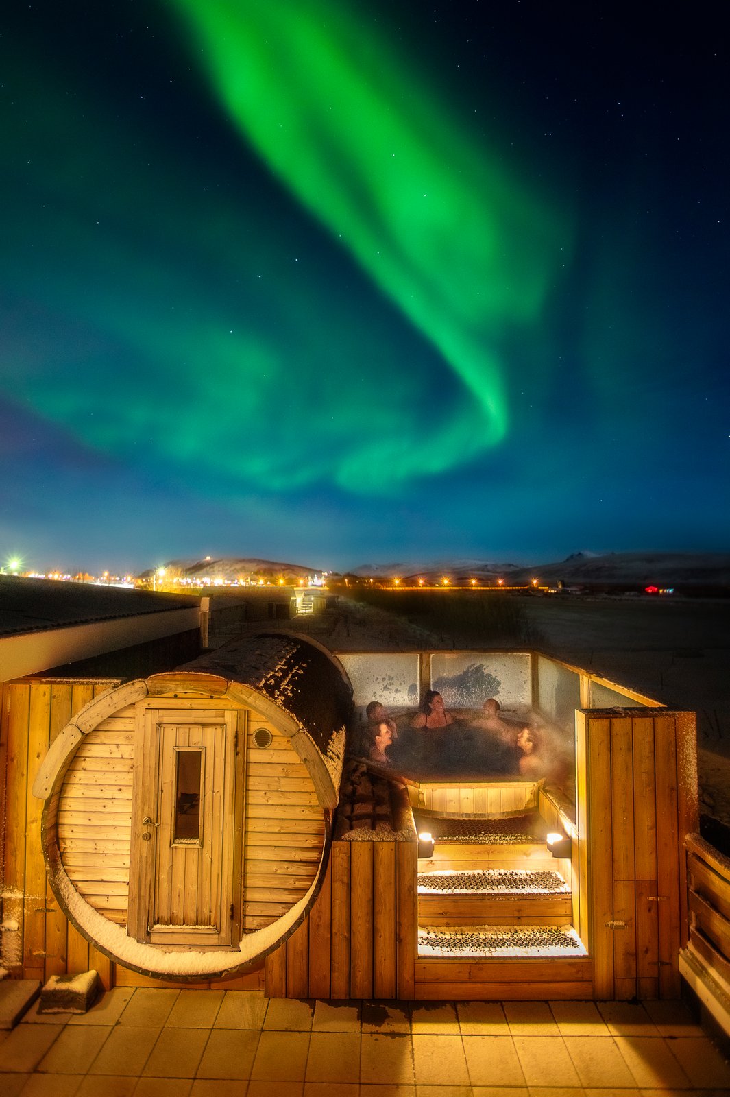 Hot tup and northern light at Midgard Base camp Hot tup and northern light at Midgard Base camp